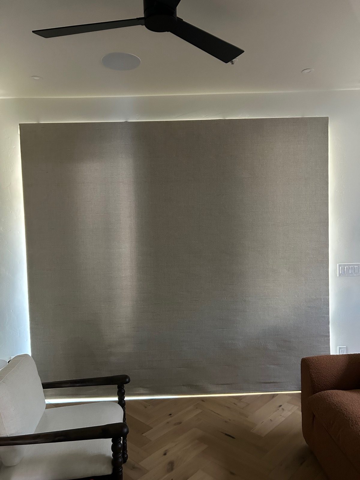 Wall-to-wall room-darkening shade in a Tucson great room